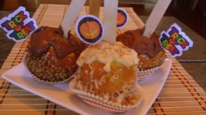 Manzanas de Caramelo con Chocolate de Leche y Chocolate Blanco