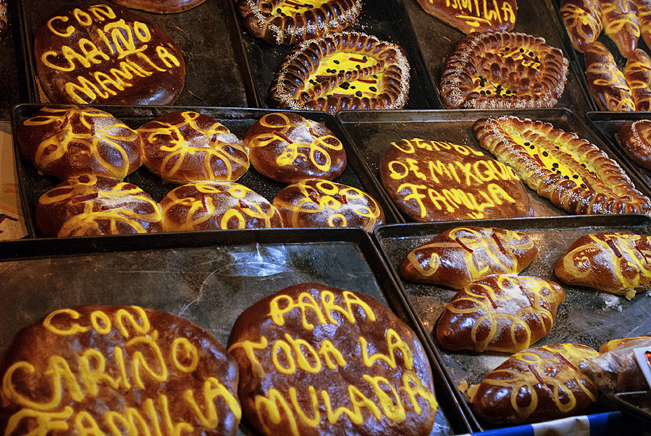 Breads for Dia de Muertos