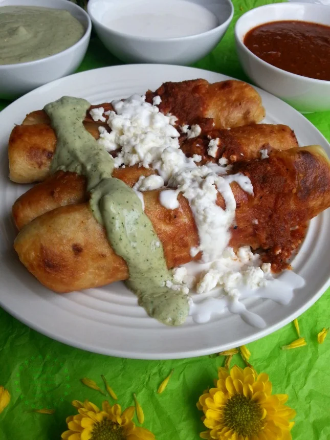 Chicken Flautas Tricolor a recipe 100 percent soccer fan approved #GoAutentico #ad Chicken Flautas Tricolor a recipe 100 percent soccer fan approved #GoAutentico #ad