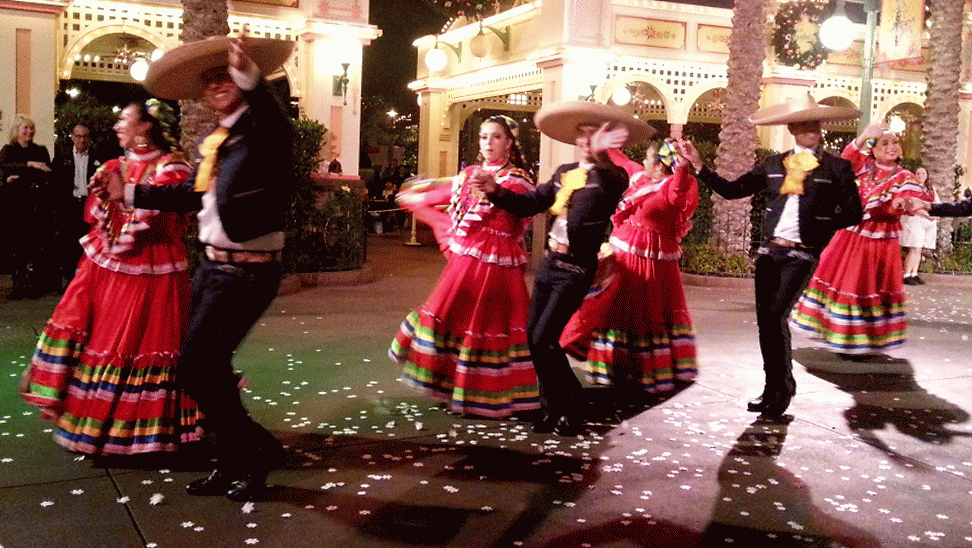 Viva Navidad Perfomers #VivaNavidad #DisneyHolidays #LATISM Viva Navidad Perfomers #VivaNavidad #DisneyHolidays #LATISM