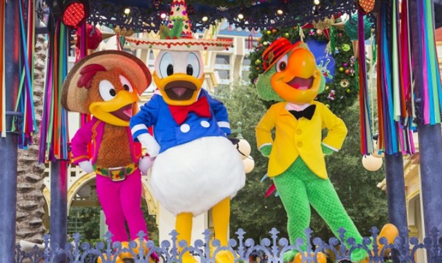 Three Caballeros Donald Duck Panchito from Mexico and José Carioca from Brazil #VivaNavidad #DisneyHolidays #LATISM