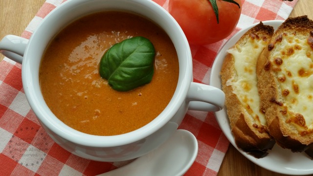 Velvety Heirloom Tomato Bisque Recipe #LentenRecipes
