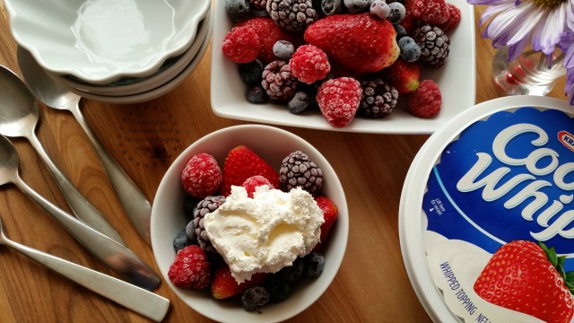 Berries Dessert with Cool Whip #ComidaKraft #ad