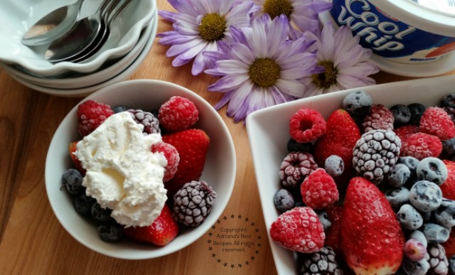 Easy Berries Dessert Recipe #ComidaKraft #ad