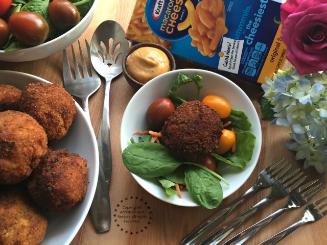 Serving the Jalapeño Mac N Cheese Bites with leafy greens makes it a complete meal #EasyKraftMeals AD
