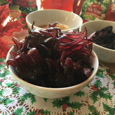 This Hibiscus Flowers in Honeycomb Syrup are great for handmade gourmet gifts, for appetizers and to add to cocktails