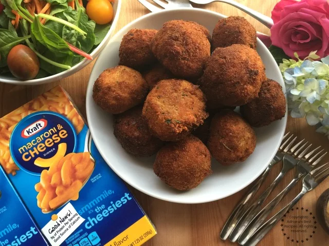 This recipe for the Jalapeño Mac N Cheese Bites is perfect and also trendy #EasyKraftMeals AD