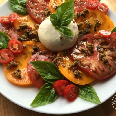 Heirloom Tomato and Burrata Salad Recipe