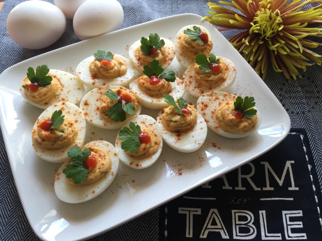 Huevos rellenos de anchoa - La Cocina de Serrats