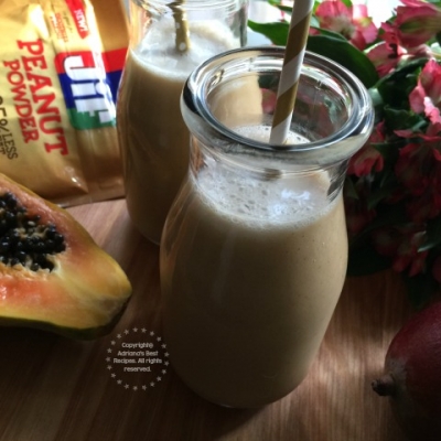 This peanut butter tropical smoothie is perfect to start the day and make you feel satisfied until lunch time