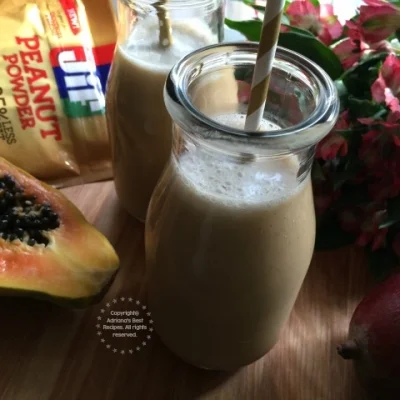 This peanut butter tropical smoothie is perfect to start the day and make you feel satisfied until lunch time