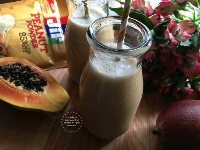 This peanut butter tropical smoothie is perfect to start the day and make you feel satisfied until lunch time