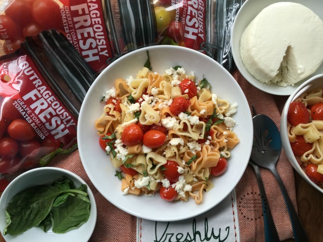 This tomato love pasta is outrageously fresh and delicious This tomato love pasta is outrageously fresh and delicious