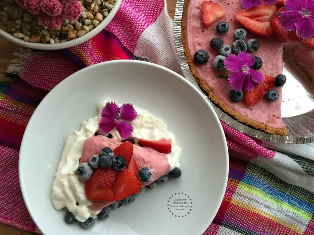 This Strawberry Blood Orange Frozen Pie it is a recipe that you need to add to your menu This Strawberry Blood Orange Frozen Pie it is a recipe that you need to add to your menu