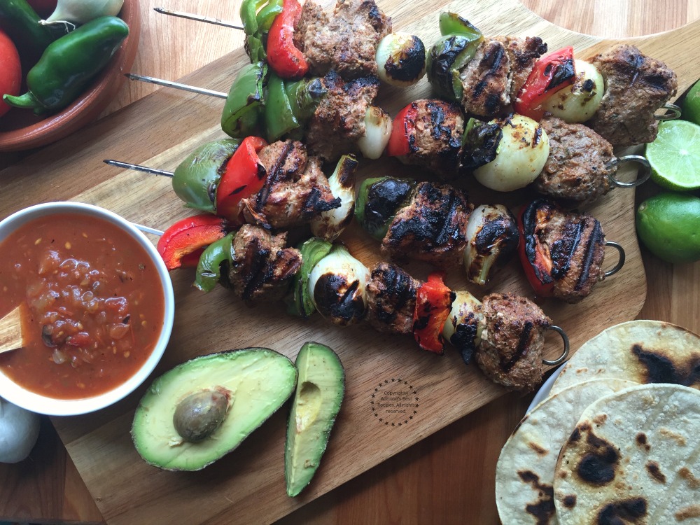 La recomendación para parrillada perfecta son estos deliciosos alambres de puerco con chipotle La recomendación para parrillada perfecta son estos deliciosos alambres de puerco con chipotle