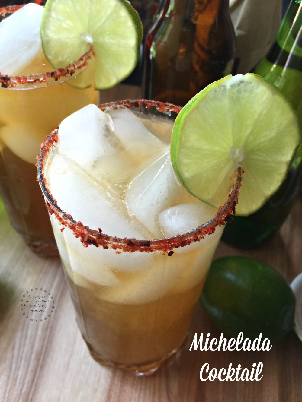 Michelada clásica hecha con cerveza fría, jugo de limón, salsa inglesa y TABASCO