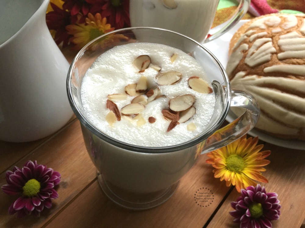 Delicioso atole de almendras para el desayuno