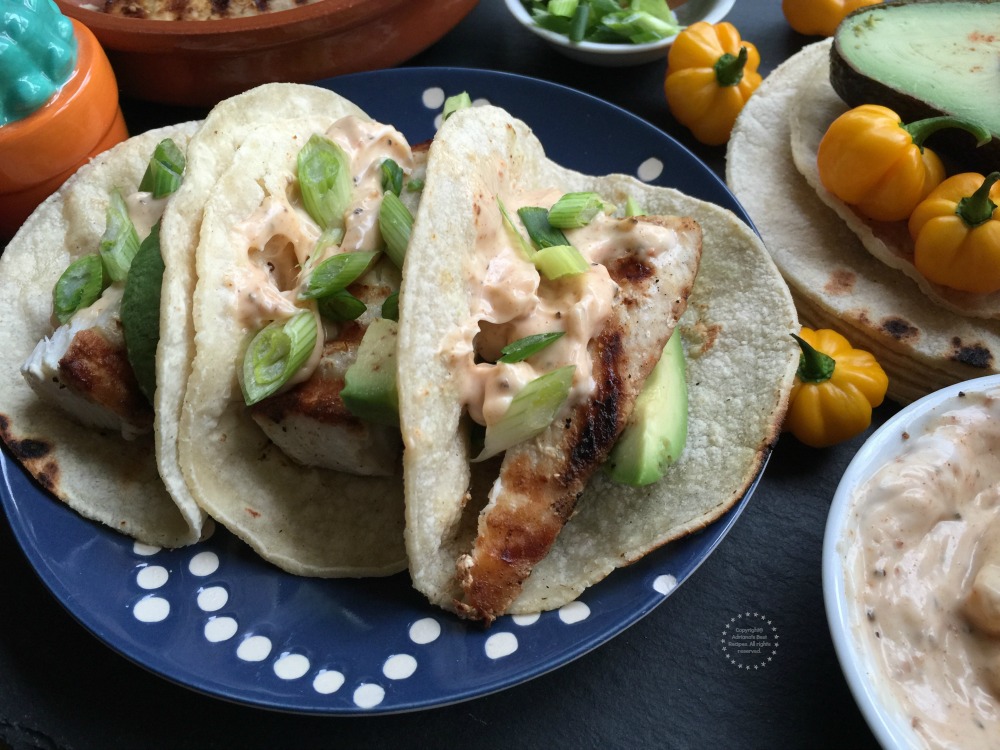 Ricos Tacos de Pescado con Mayonesa Picante