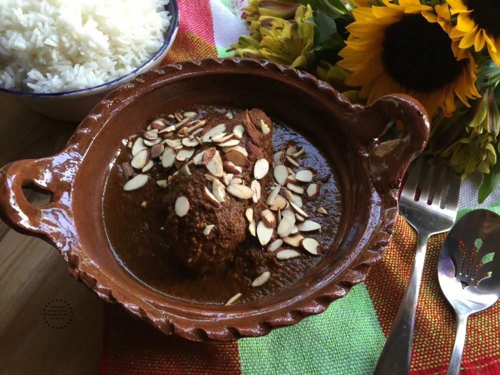 Pollo almendrado para el Día de Muertos