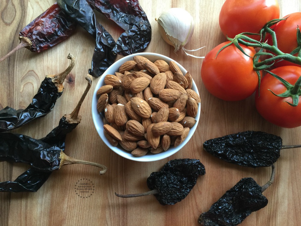 Ingredientes para hacer el almendrado de pollo o mole de almendras