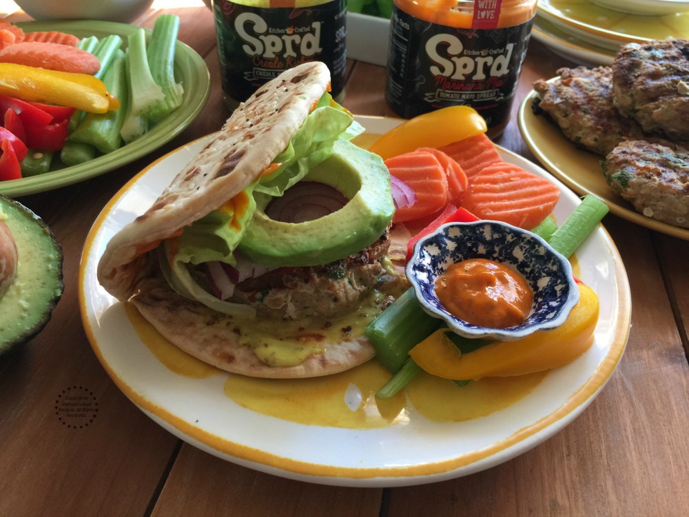 Hamburguesa de Pollo con un Toque Criollo