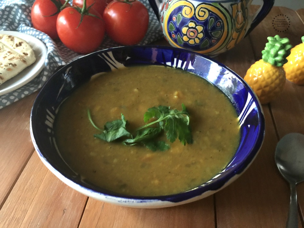 La sopa de habas con cúrcuma es excelente para el invierno