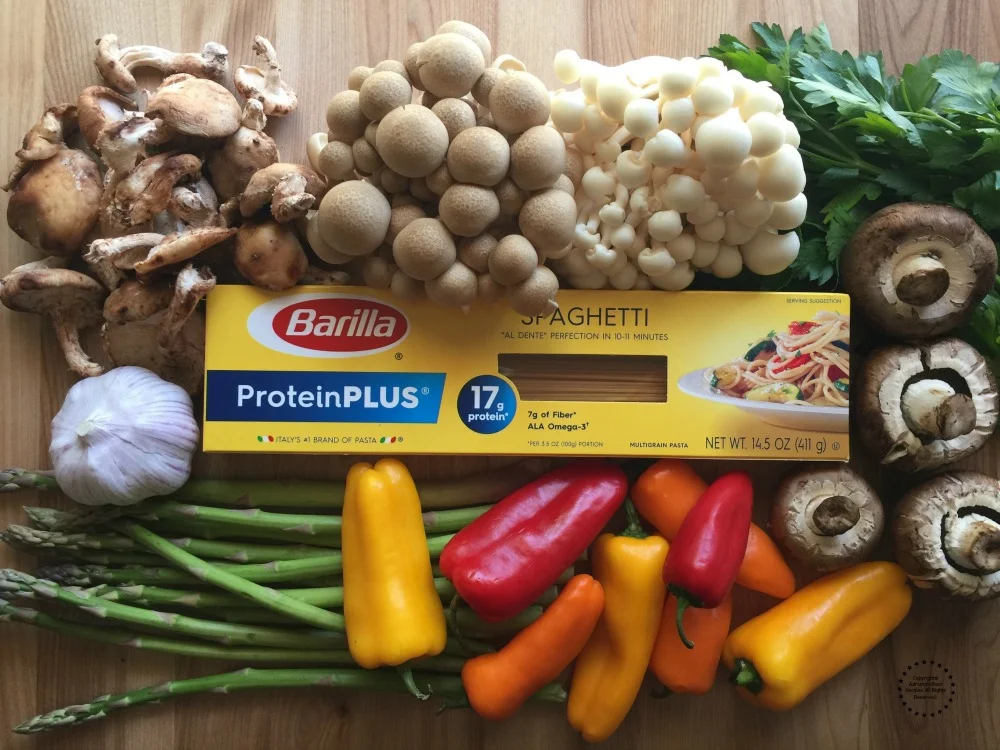 Ingredientes para la pasta con verduras asadas y proteína