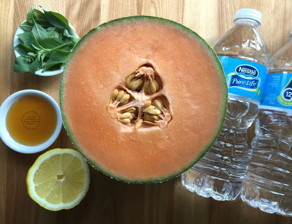 Ingredientes para la receta del agua fresca de melón chino y albahaca alimonada Ingredientes para la receta del agua fresca de melón chino y albahaca alimonada