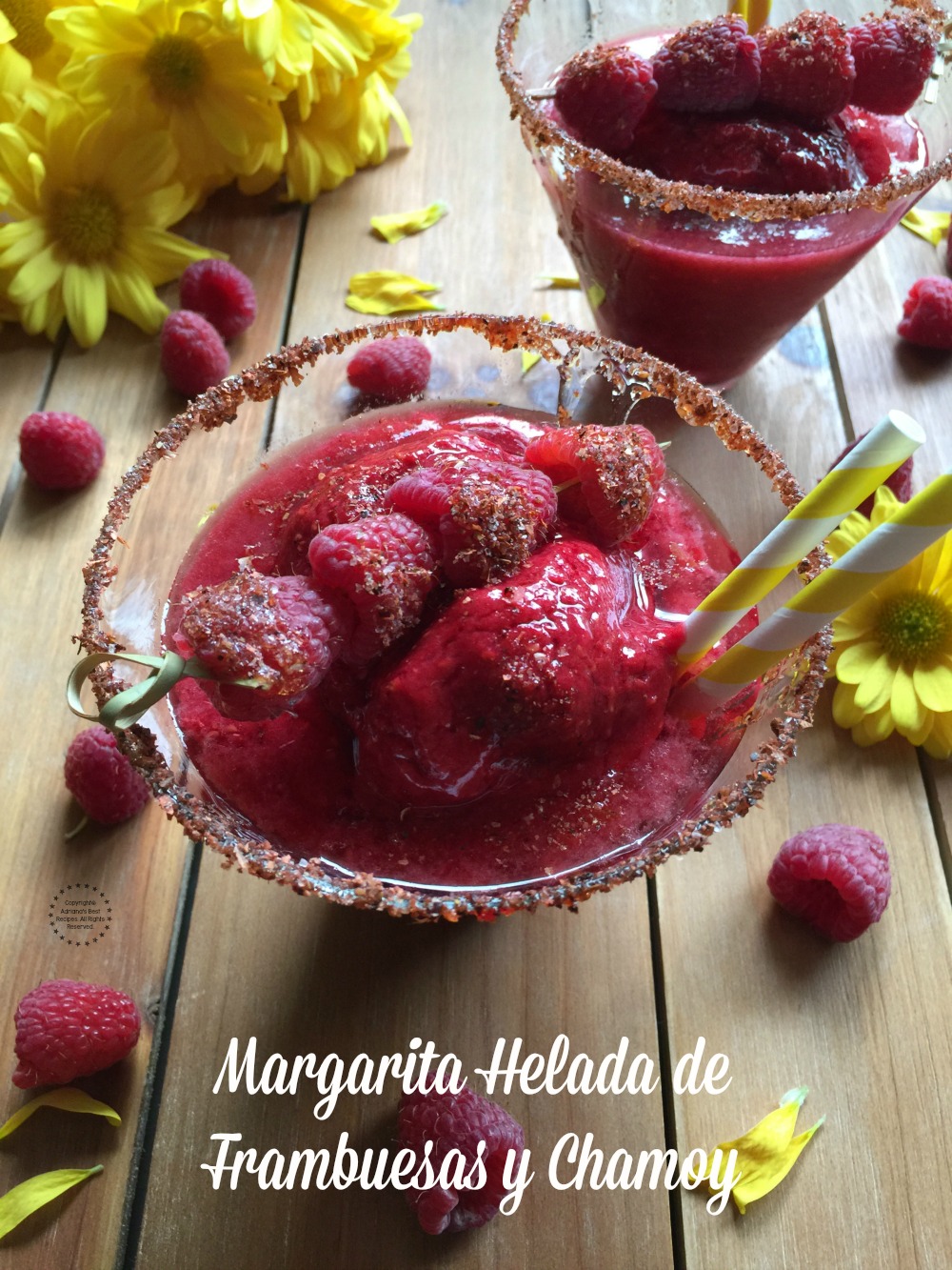 Este día de la madre celebremos con una sabrosa margarita helada de frambuesas. Con fruta fresca, chamoy y tequila blanco