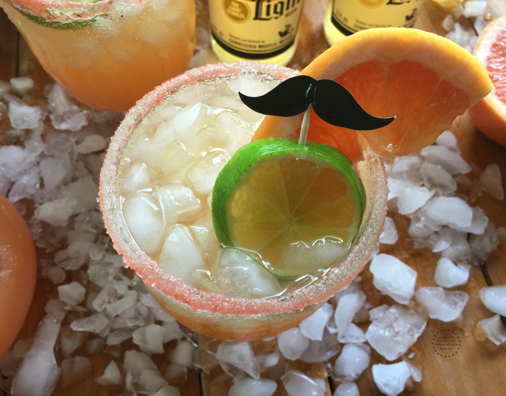 Prepara este coctel paloma con cerveza en tu próxima fiesta