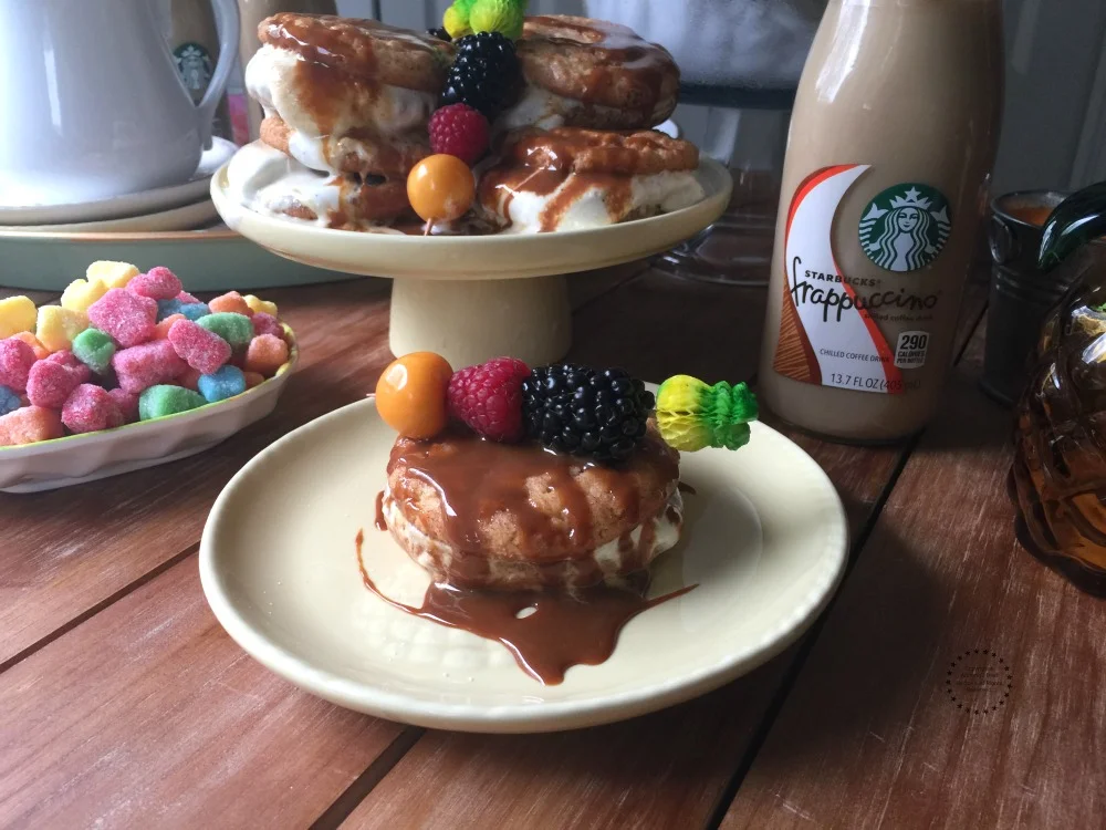 A tropical indoor picnic with las amigas this summertime A tropical indoor picnic with las amigas this summertime