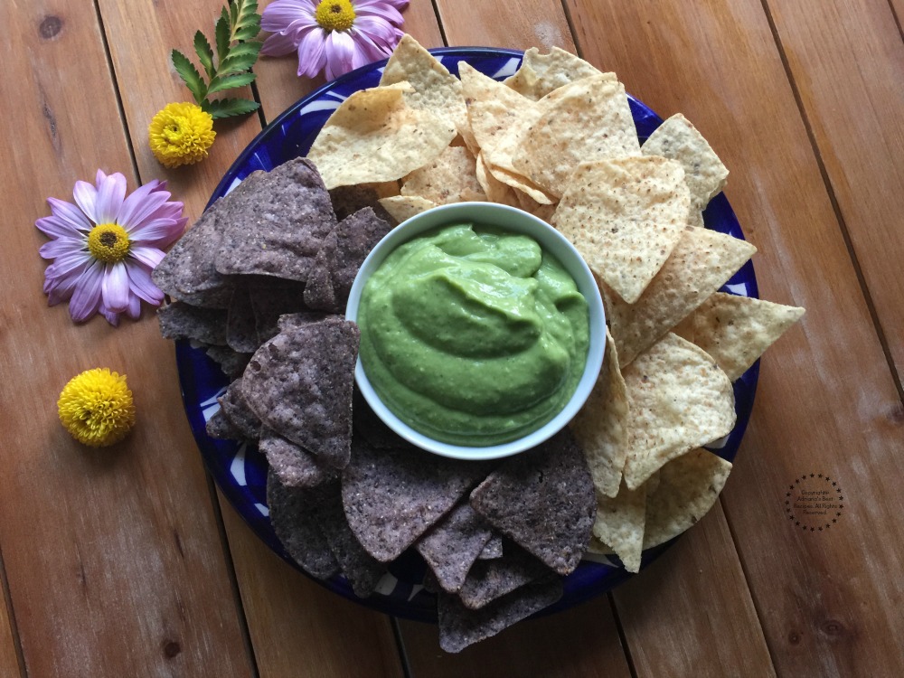 Salsa Verde de Aguacate está lista en solo minutos