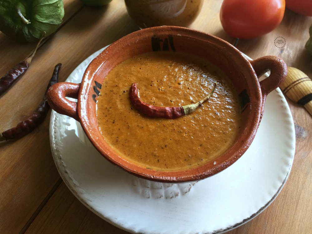 Cada quien tiene su secreto y técnica para hacer la salsa de chile de árbol