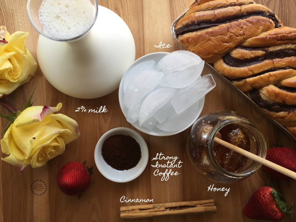 IIngredientes para hacer el cafe con leche frappe