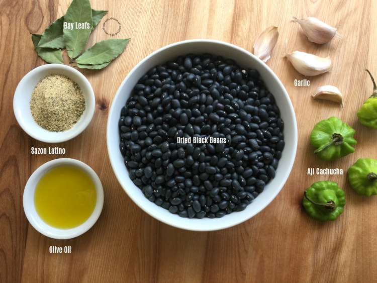 Ingredientes para preparar los auténticos frijoles negros cubanos