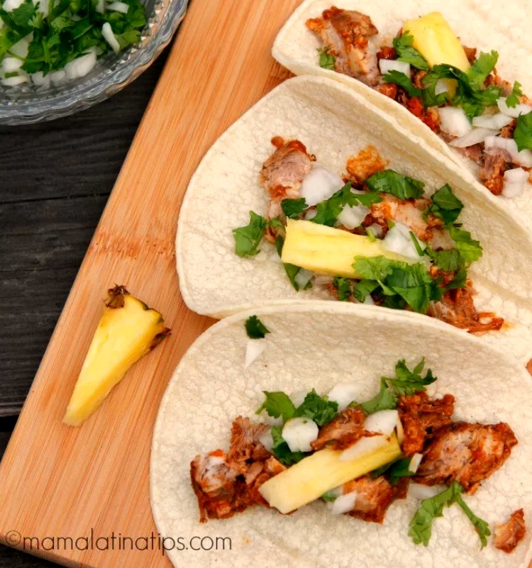 Receta de los Tacos al Pastor vía Mama Latina Tips