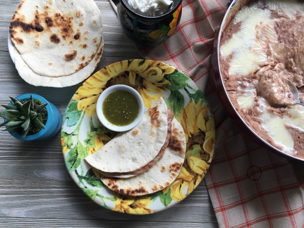 Frijoles Refritos con Queso Oaxaca hechos en casa en menos de lo que te cuento