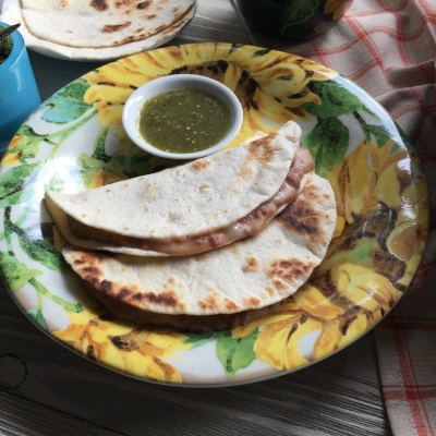 Frijoles Refritos con Queso Oaxaca