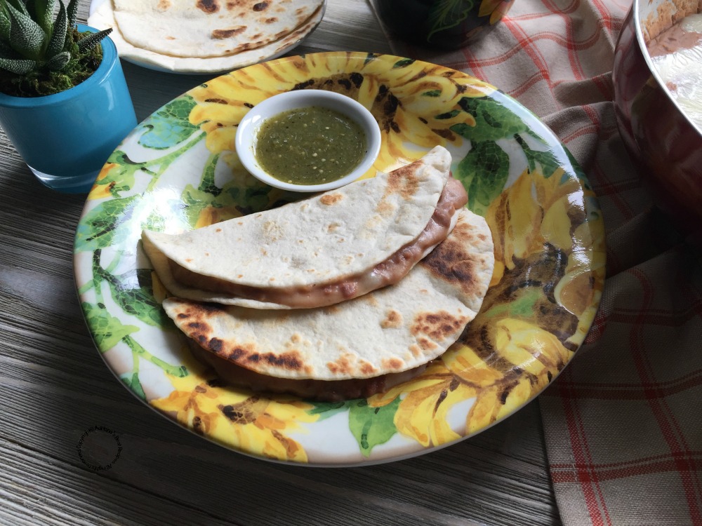 Frijoles Refritos con Queso Oaxaca