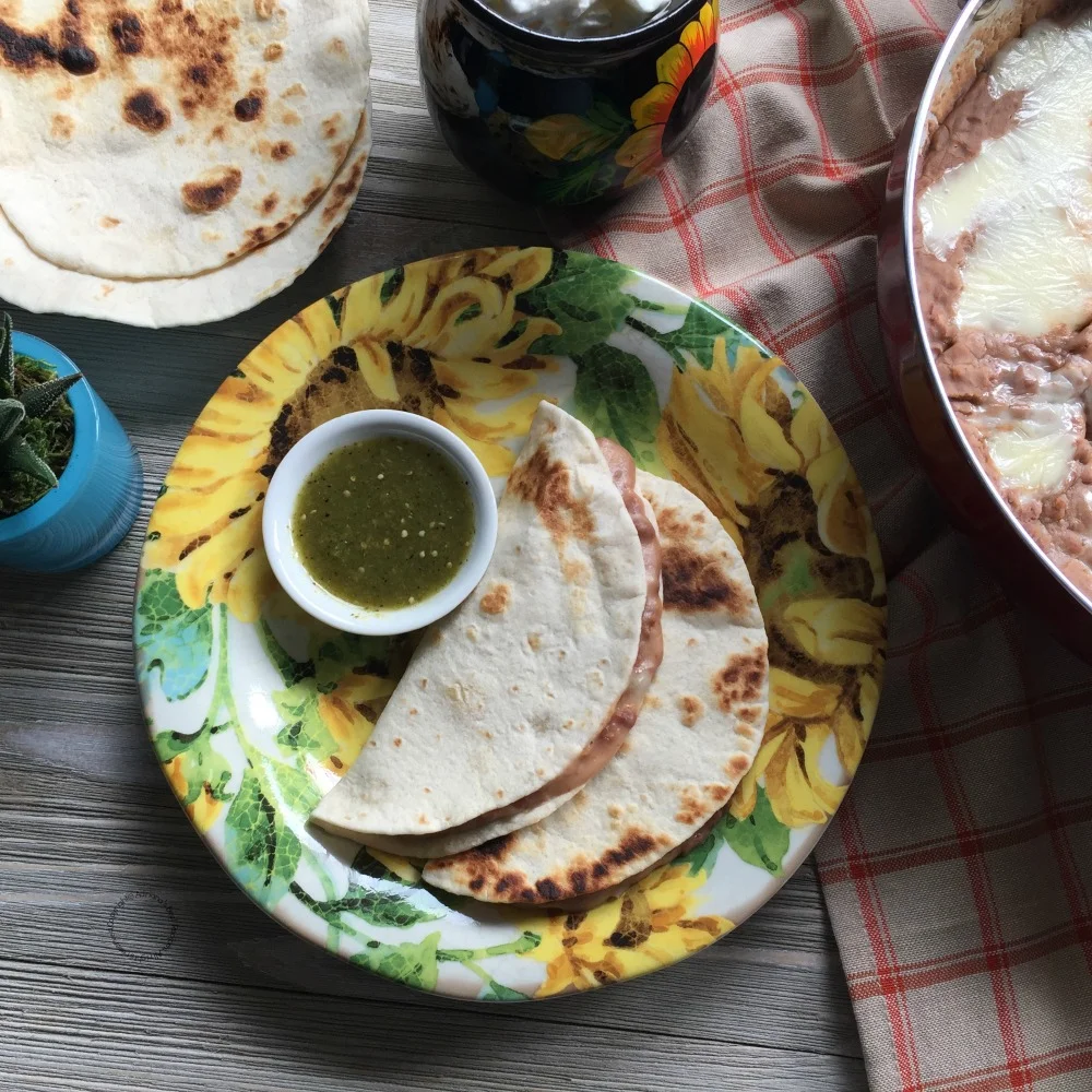 Cook the cheesy refried beans with IMUSAs kitchen tools Cook the cheesy refried beans with IMUSAs kitchen tools