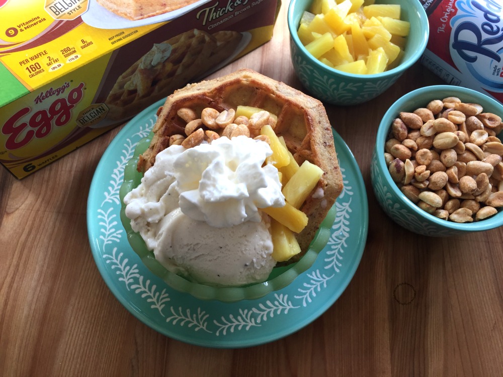 Waffles con Helado y Piña