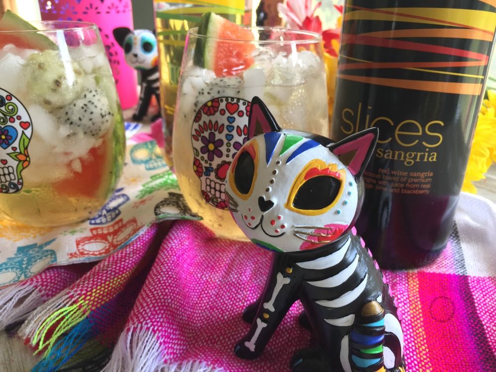 Una sabrosa Sangria Mexicana con Tuna, Pitaya y Sandia es perfecta para el menú del Día de Muertos