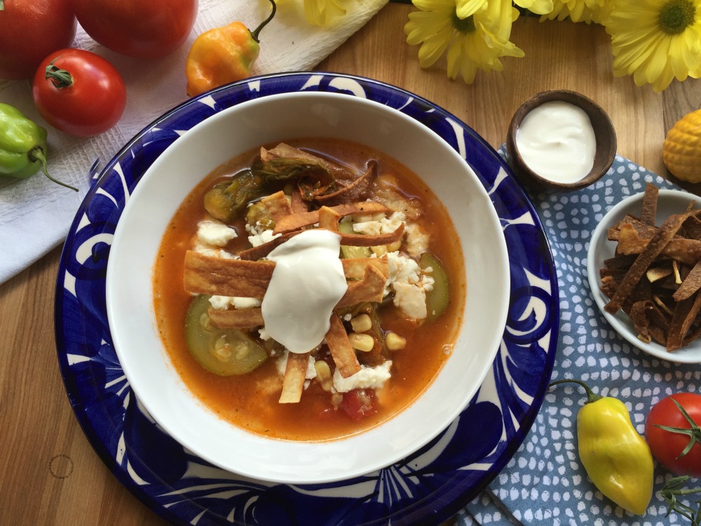 Una reconfortante sopa de flor de calabaza para el invierno