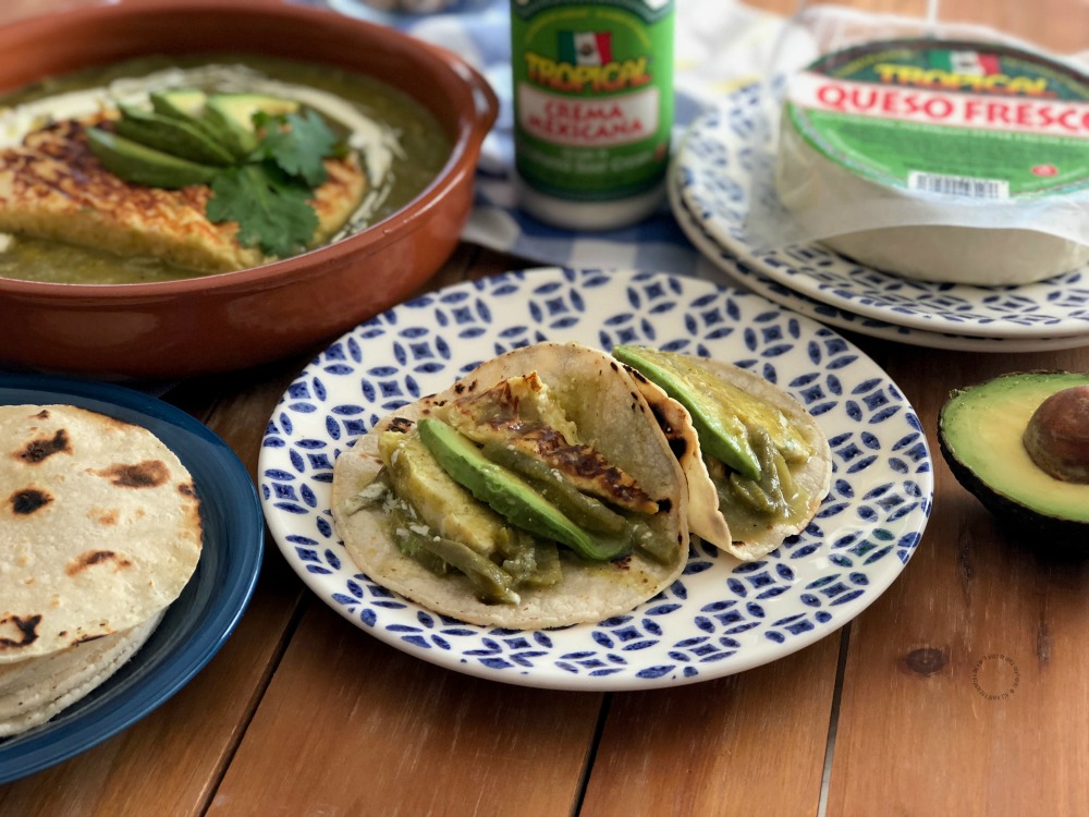 Y una fiesta Mexicana no estará completa sin unos ricos tacos de queso