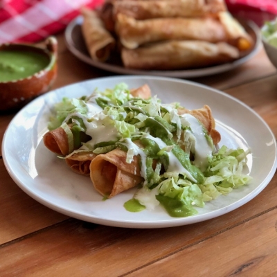 Taquitos Dorados de Pollo o Flautitas para botanear