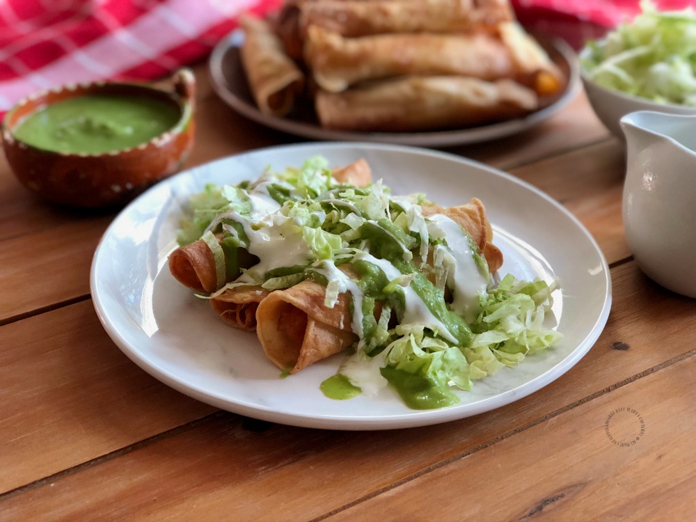 Taquitos Dorados de Pollo o Flautitas para botanear