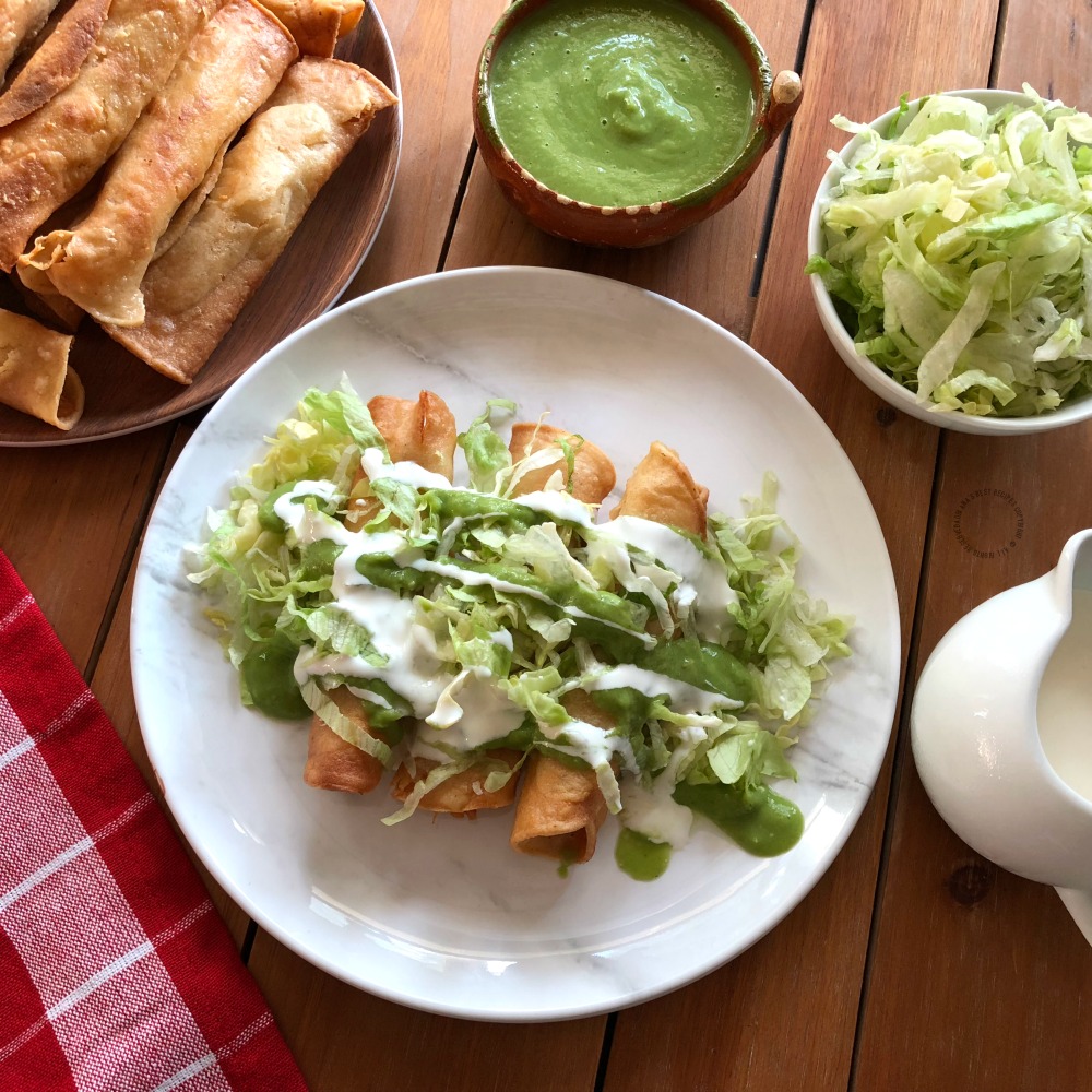 Taquitos dorados de pollo como para chuparse los dedos 