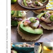 Tostaditas de Ceviche de Camarón hechas con camarones cocidos, cebolla morada, chiles serranos, cilantro, jugo de limón y especias