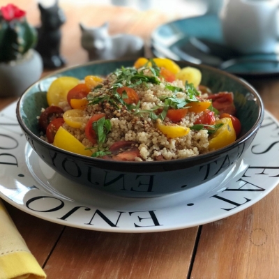 Ensalada Tibia de Quinua y Tomatitos