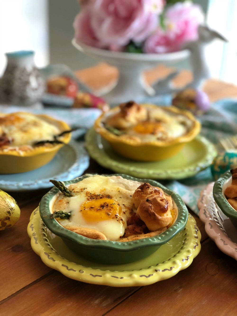 Los mini pays de huevo con espárragos son perfectos para el menú de la Pascua